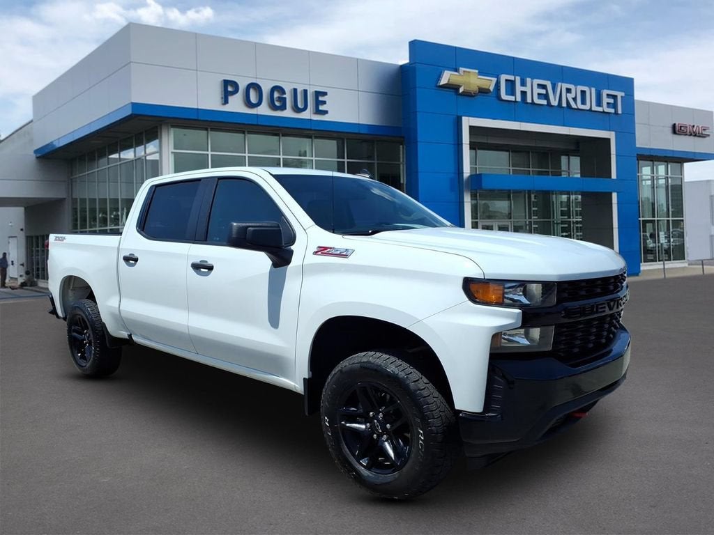2021 Chevrolet Silverado 1500 Custom Trail Boss in Summit White — front three-quarter view