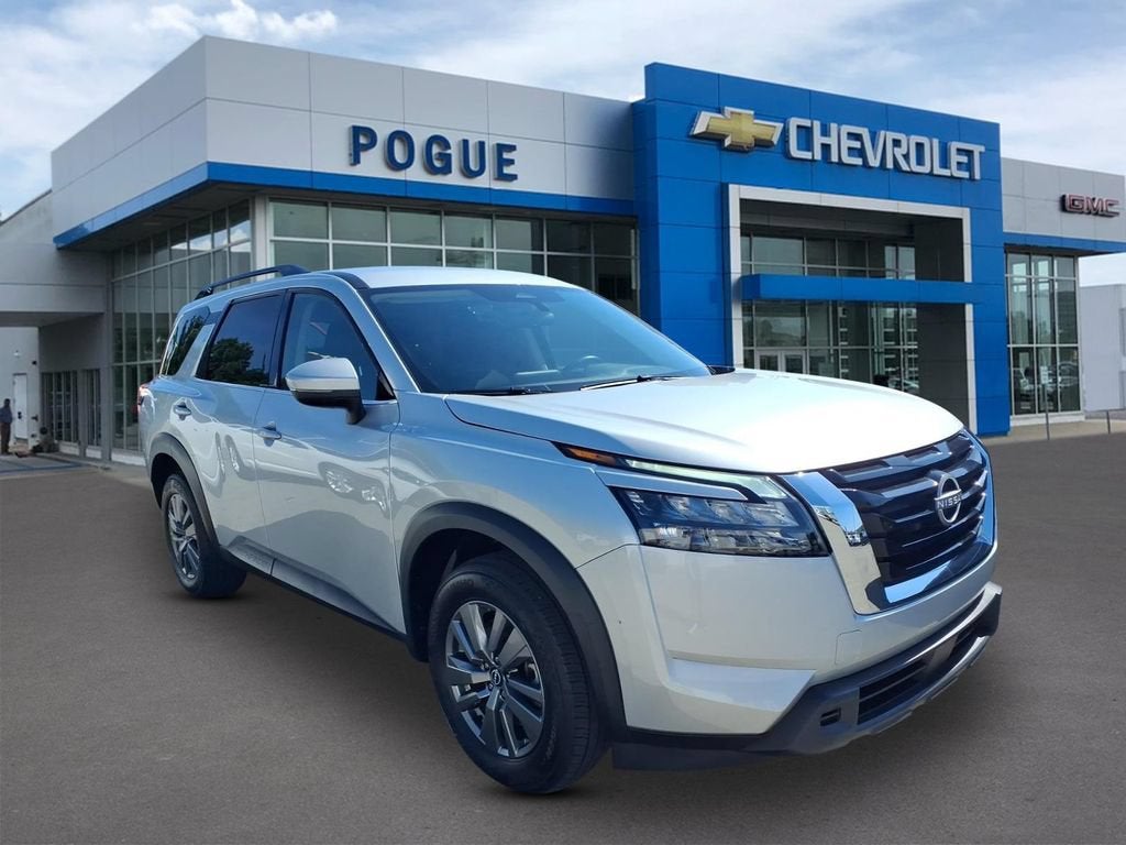 2025 Nissan Pathfinder SV in Silver — front three-quarter view