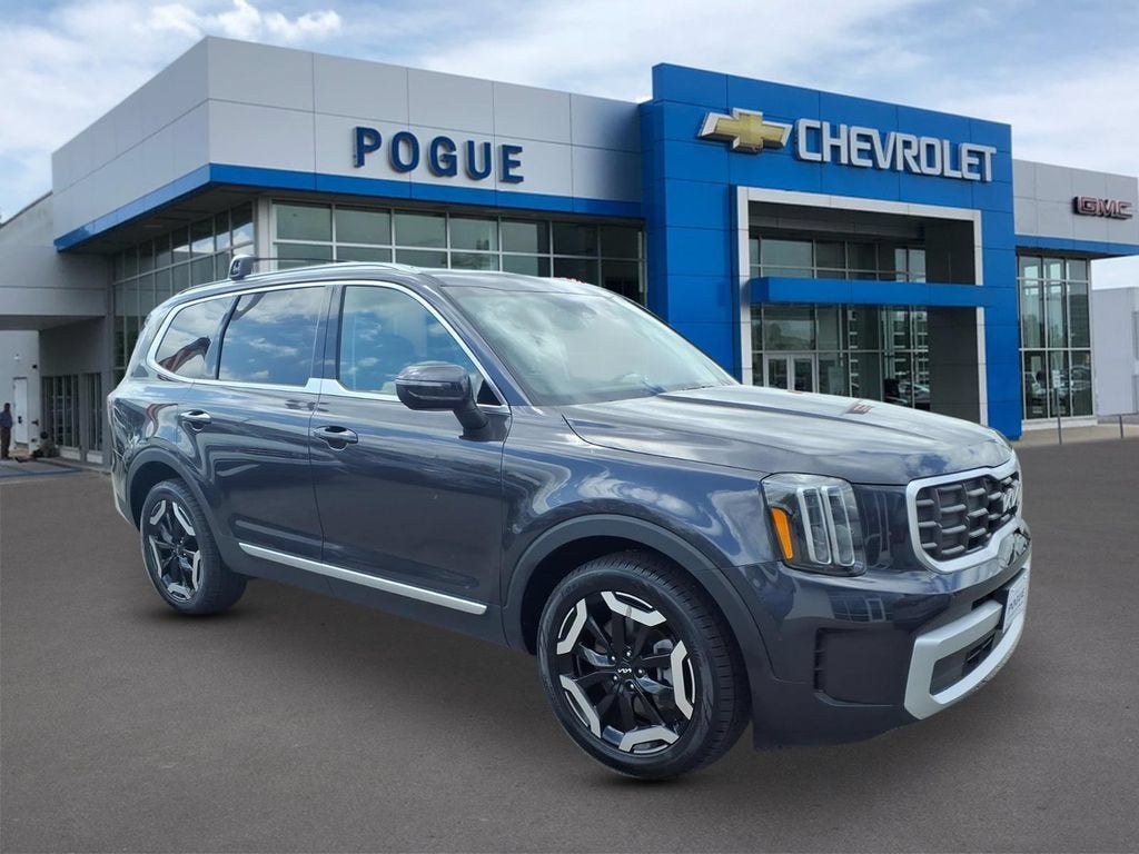 2025 Kia Telluride S in Gray — front three-quarter view
